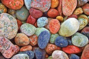 Piedras grandes para jardín: consejos de uso