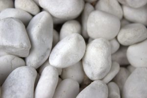 7 ideas para usar grava blanca en el jardín